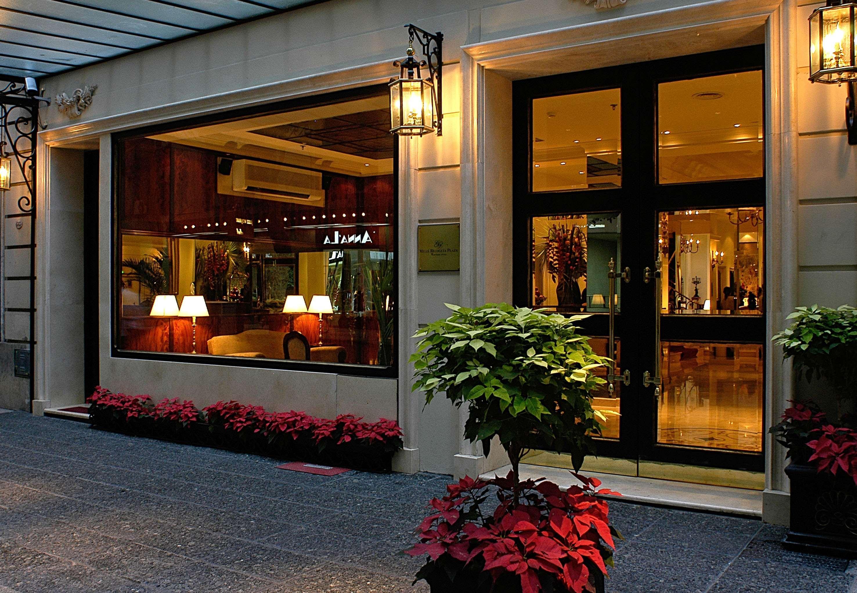 Melia Recoleta Plaza Hotel Buenos Aires Exterior foto The entrance to the hotel