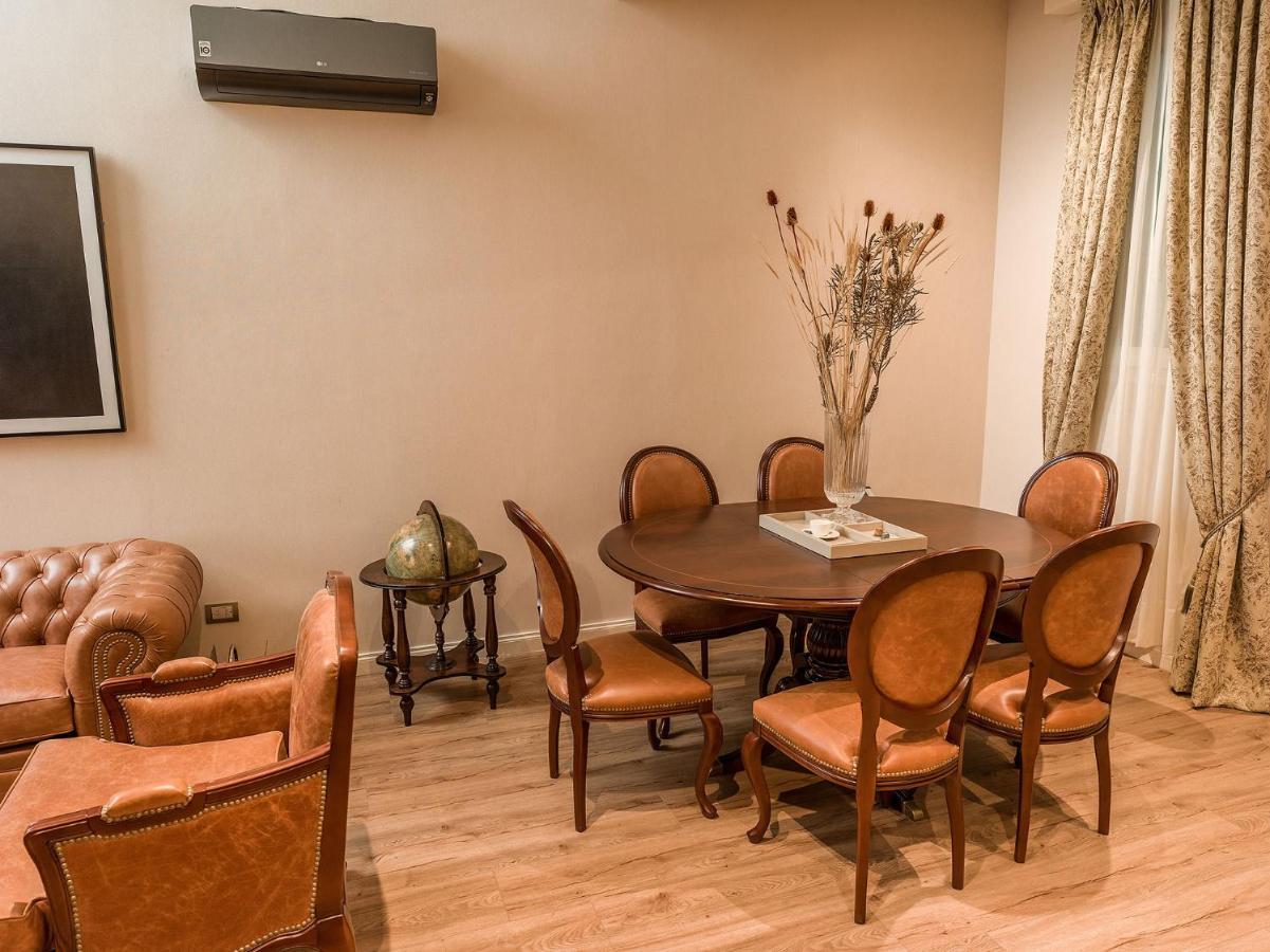 Melia Recoleta Plaza Hotel Buenos Aires Exterior foto A living room in a typical apartment