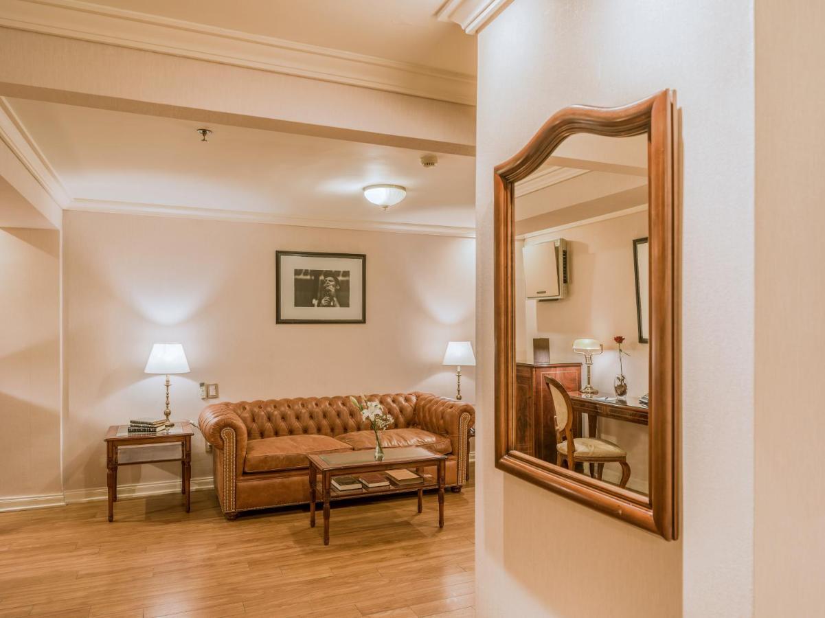 Melia Recoleta Plaza Hotel Buenos Aires Exterior foto A living room at the hotel