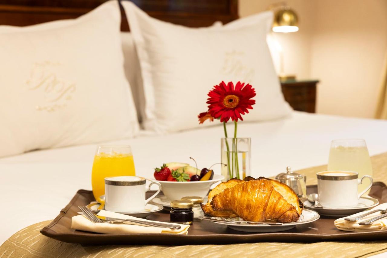 Melia Recoleta Plaza Hotel Buenos Aires Exterior foto Room service
